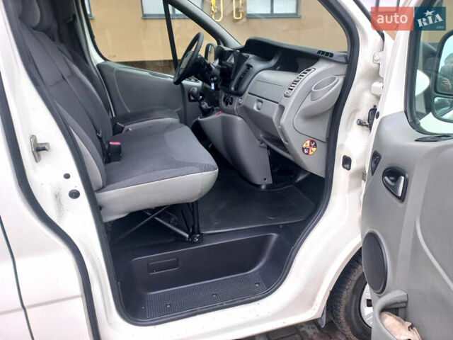 Белый Опель Виваро, объемом двигателя 2 л и пробегом 198 тыс. км за 12500 $, фото 34 на Automoto.ua