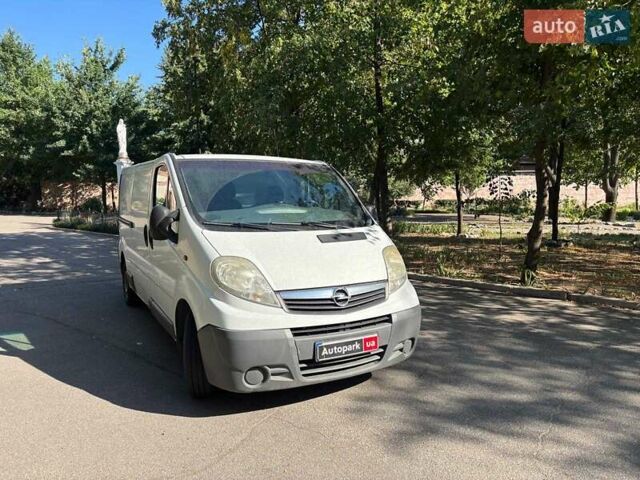 Белый Опель Виваро, объемом двигателя 2 л и пробегом 377 тыс. км за 7940 $, фото 6 на Automoto.ua