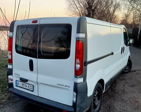 Белый Опель Виваро, объемом двигателя 2 л и пробегом 334 тыс. км за 9300 $, фото 8 на Automoto.ua