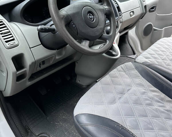 Белый Опель Виваро, объемом двигателя 2 л и пробегом 283 тыс. км за 9999 $, фото 24 на Automoto.ua