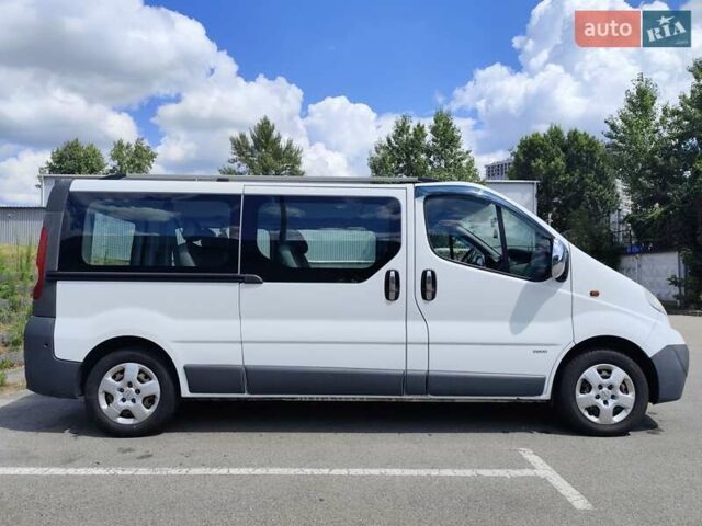 Белый Опель Виваро, объемом двигателя 2 л и пробегом 228 тыс. км за 14500 $, фото 4 на Automoto.ua