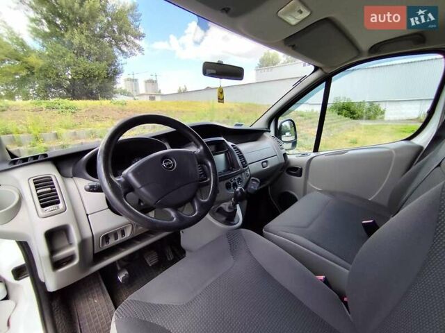 Белый Опель Виваро, объемом двигателя 2 л и пробегом 228 тыс. км за 14500 $, фото 10 на Automoto.ua
