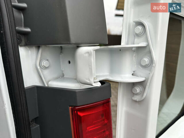 Белый Опель Виваро, объемом двигателя 2 л и пробегом 284 тыс. км за 13500 $, фото 87 на Automoto.ua