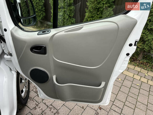 Белый Опель Виваро, объемом двигателя 2 л и пробегом 284 тыс. км за 13500 $, фото 70 на Automoto.ua