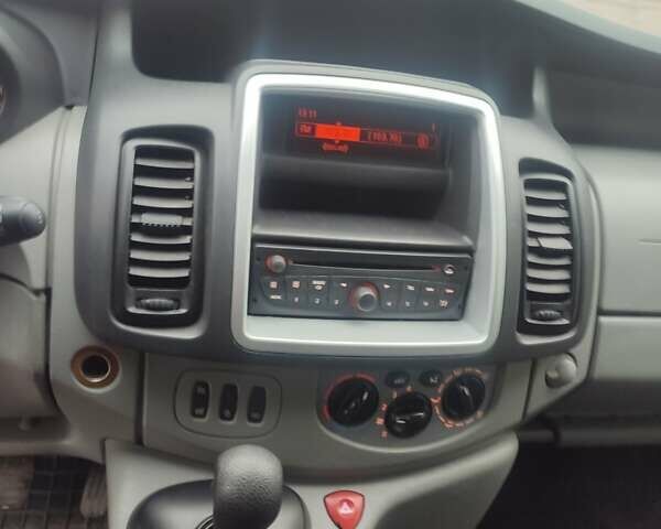 Білий Опель Віваро, об'ємом двигуна 2.5 л та пробігом 197 тис. км за 14600 $, фото 9 на Automoto.ua