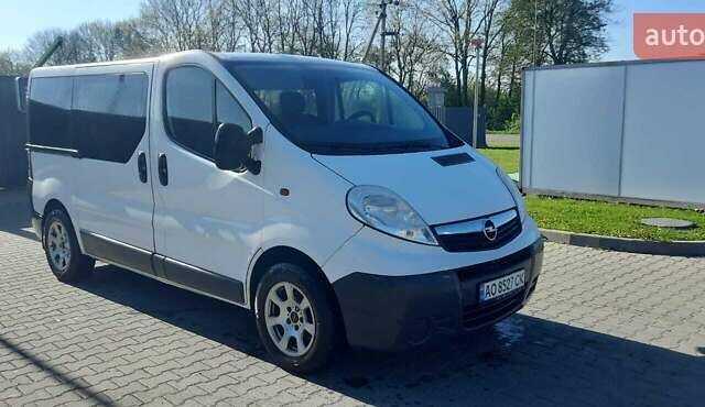 Білий Опель Віваро, об'ємом двигуна 2 л та пробігом 160 тис. км за 12350 $, фото 1 на Automoto.ua