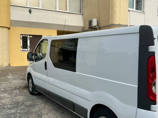 Білий Опель Віваро, об'ємом двигуна 2.5 л та пробігом 255 тис. км за 13500 $, фото 4 на Automoto.ua