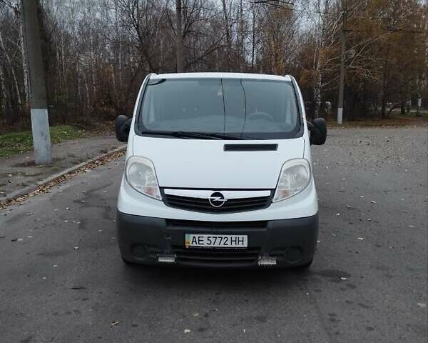 Білий Опель Віваро, об'ємом двигуна 2.5 л та пробігом 355 тис. км за 12000 $, фото 20 на Automoto.ua