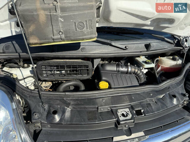 Белый Опель Виваро, объемом двигателя 2 л и пробегом 190 тыс. км за 10800 $, фото 5 на Automoto.ua