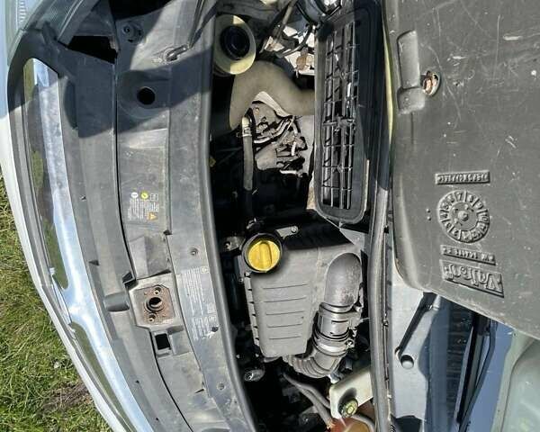 Белый Опель Виваро, объемом двигателя 2.5 л и пробегом 450 тыс. км за 13600 $, фото 9 на Automoto.ua