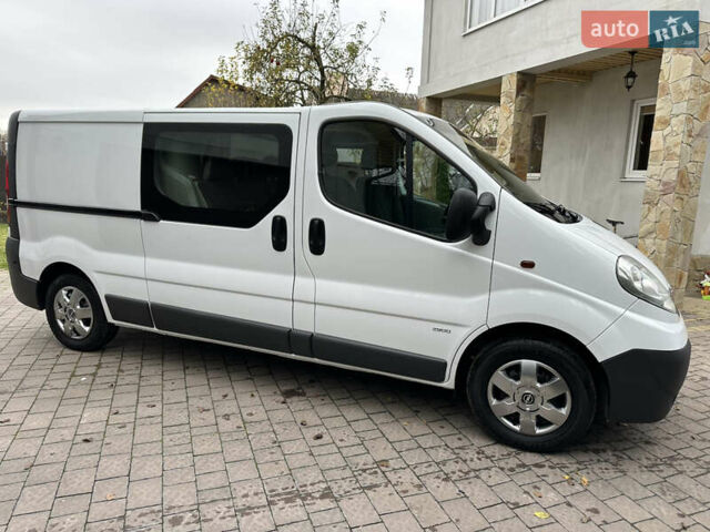 Белый Опель Виваро, объемом двигателя 2 л и пробегом 284 тыс. км за 13500 $, фото 10 на Automoto.ua