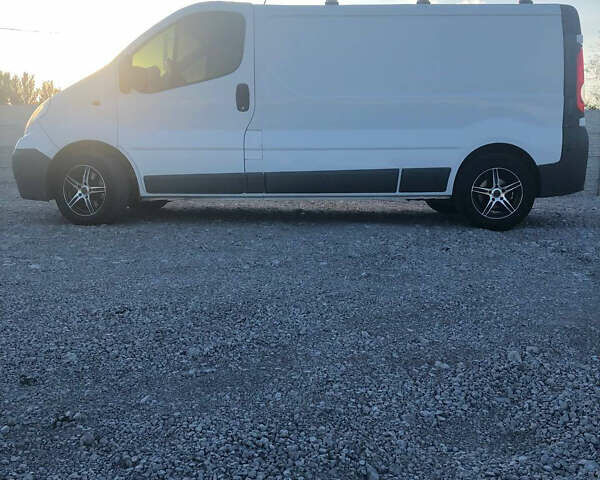 Белый Опель Виваро, объемом двигателя 2 л и пробегом 256 тыс. км за 10500 $, фото 18 на Automoto.ua