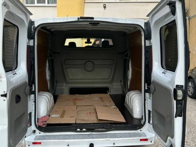 Білий Опель Віваро, об'ємом двигуна 2.5 л та пробігом 255 тис. км за 13500 $, фото 3 на Automoto.ua
