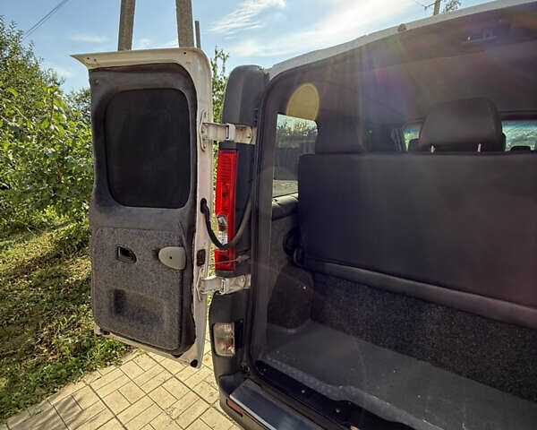 Белый Опель Виваро, объемом двигателя 2 л и пробегом 190 тыс. км за 10800 $, фото 34 на Automoto.ua