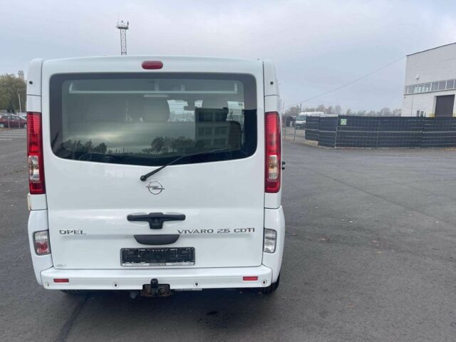 Белый Опель Виваро, объемом двигателя 2.5 л и пробегом 274 тыс. км за 8000 $, фото 8 на Automoto.ua