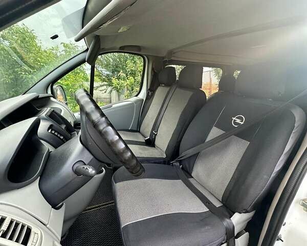 Білий Опель Віваро, об'ємом двигуна 2 л та пробігом 160 тис. км за 12350 $, фото 15 на Automoto.ua