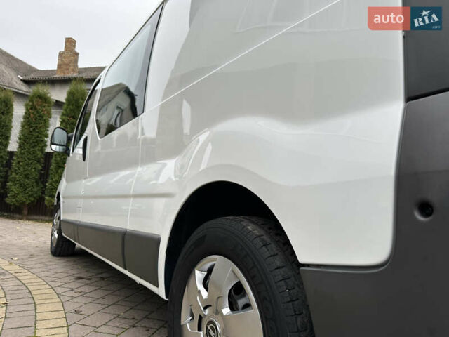 Белый Опель Виваро, объемом двигателя 2 л и пробегом 284 тыс. км за 13500 $, фото 51 на Automoto.ua