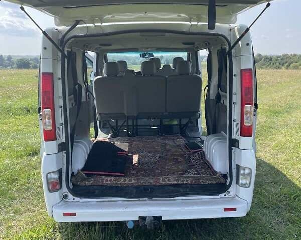 Белый Опель Виваро, объемом двигателя 2.5 л и пробегом 450 тыс. км за 13600 $, фото 20 на Automoto.ua