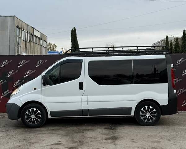 Білий Опель Віваро, об'ємом двигуна 2 л та пробігом 294 тис. км за 10500 $, фото 4 на Automoto.ua