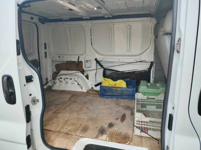 Белый Опель Виваро, объемом двигателя 2 л и пробегом 285 тыс. км за 11700 $, фото 8 на Automoto.ua