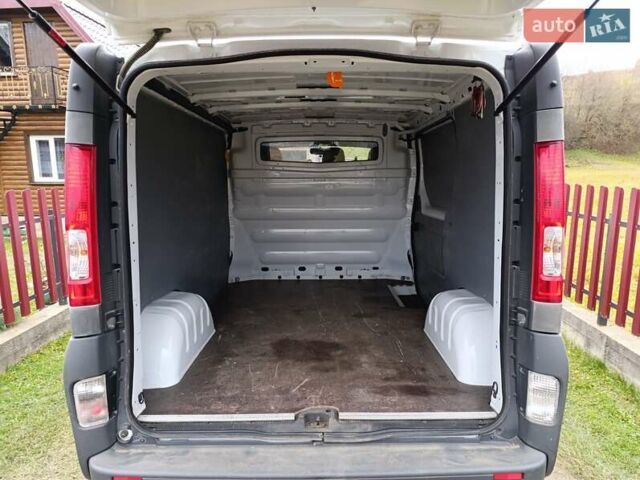 Белый Опель Виваро, объемом двигателя 2 л и пробегом 230 тыс. км за 8500 $, фото 6 на Automoto.ua