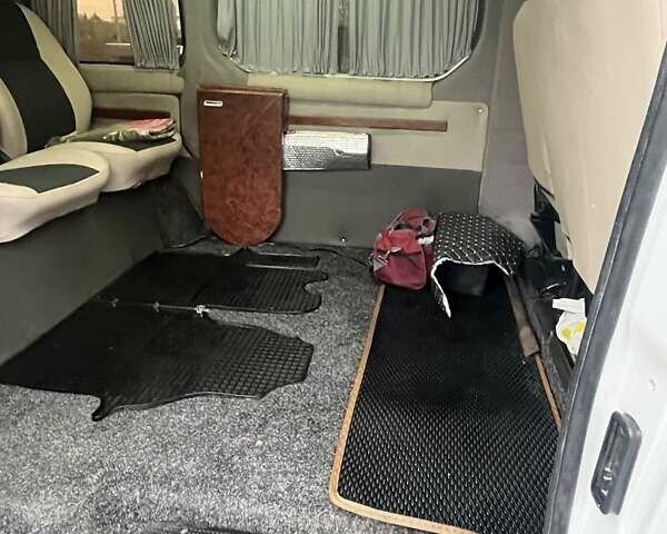 Білий Опель Віваро, об'ємом двигуна 2 л та пробігом 240 тис. км за 11500 $, фото 7 на Automoto.ua