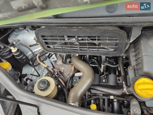 Білий Опель Віваро, об'ємом двигуна 2.5 л та пробігом 194 тис. км за 14600 $, фото 4 на Automoto.ua