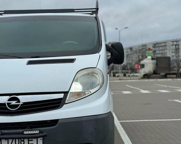 Білий Опель Віваро, об'ємом двигуна 2 л та пробігом 320 тис. км за 10200 $, фото 8 на Automoto.ua