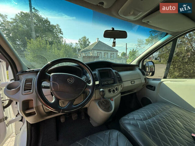 Белый Опель Виваро, объемом двигателя 2 л и пробегом 190 тыс. км за 10800 $, фото 15 на Automoto.ua