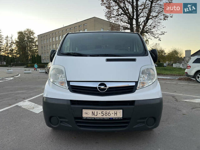 Белый Опель Виваро, объемом двигателя 2 л и пробегом 202 тыс. км за 12300 $, фото 9 на Automoto.ua