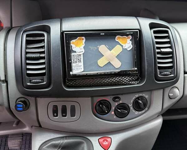 Опель Віваро 2011 у Сумах на Automoto.ua Білий Опель Віваро, об'ємом двигуна 2 л та пробігом 294 тис. км за 10800 $, фото 15 на Automoto.ua