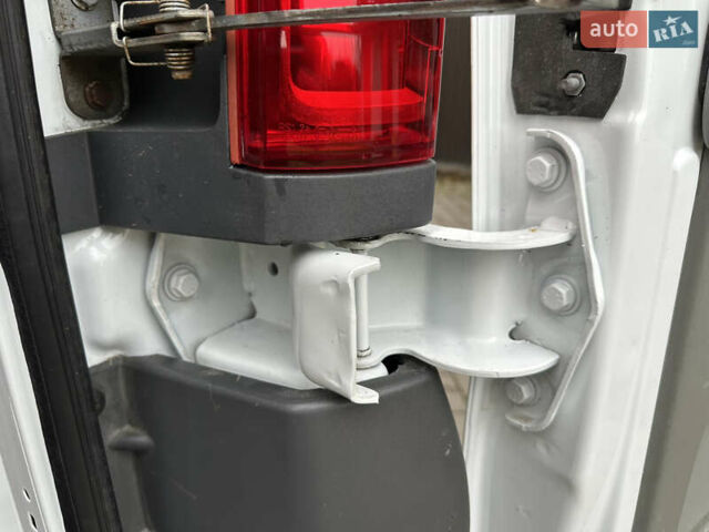 Белый Опель Виваро, объемом двигателя 2 л и пробегом 284 тыс. км за 13500 $, фото 88 на Automoto.ua
