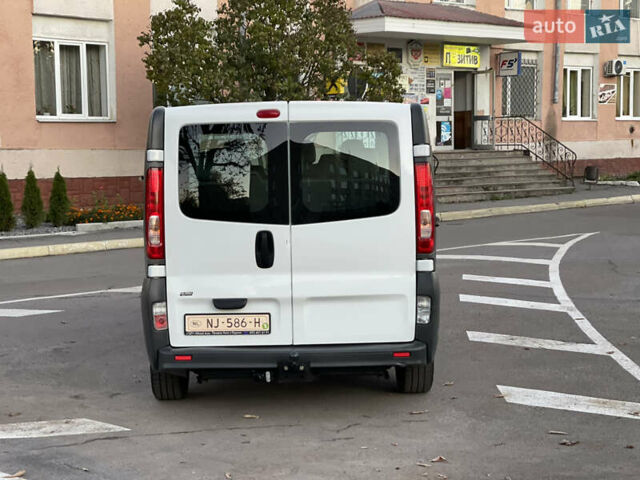 Белый Опель Виваро, объемом двигателя 2 л и пробегом 202 тыс. км за 12300 $, фото 4 на Automoto.ua