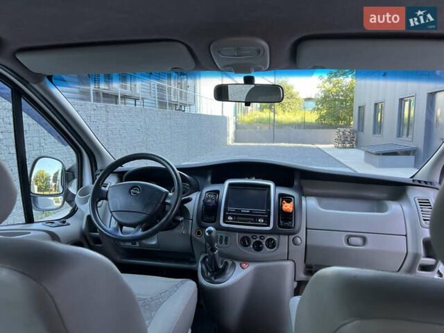 Опель Віваро 2011 у Луцьку на Automoto.ua Білий Опель Віваро, об'ємом двигуна 2 л та пробігом 130 тис. км за 11200 $, фото 10 на Automoto.ua