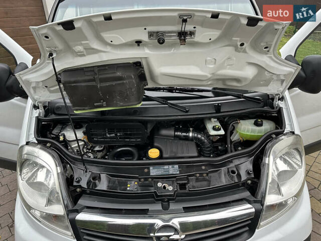 Белый Опель Виваро, объемом двигателя 2 л и пробегом 284 тыс. км за 13500 $, фото 89 на Automoto.ua