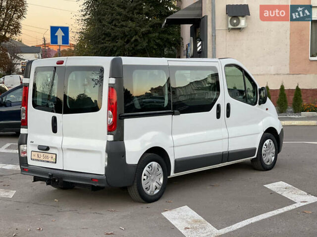 Белый Опель Виваро, объемом двигателя 2 л и пробегом 202 тыс. км за 12300 $, фото 3 на Automoto.ua