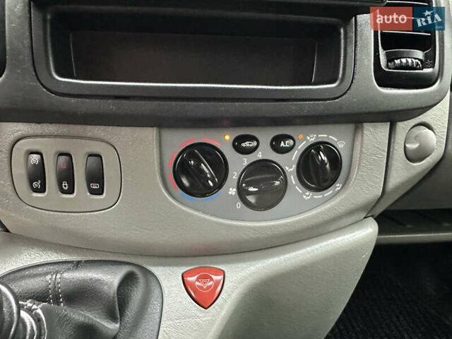 Белый Опель Виваро, объемом двигателя 2 л и пробегом 284 тыс. км за 13500 $, фото 65 на Automoto.ua