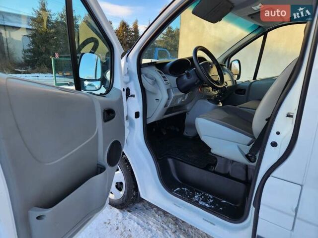 Білий Опель Віваро, об'ємом двигуна 2 л та пробігом 282 тис. км за 13700 $, фото 11 на Automoto.ua