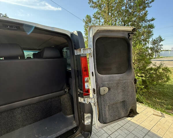 Белый Опель Виваро, объемом двигателя 2 л и пробегом 190 тыс. км за 10800 $, фото 33 на Automoto.ua