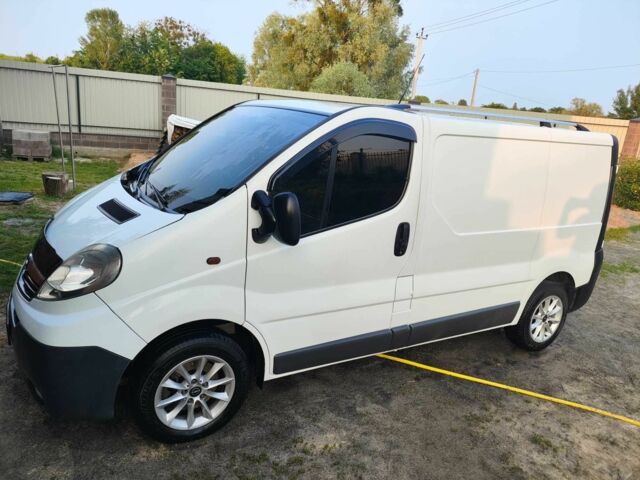 Белый Опель Виваро, объемом двигателя 2 л и пробегом 285 тыс. км за 11700 $, фото 1 на Automoto.ua