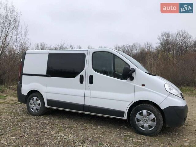 Белый Опель Виваро, объемом двигателя 2 л и пробегом 250 тыс. км за 9400 $, фото 5 на Automoto.ua