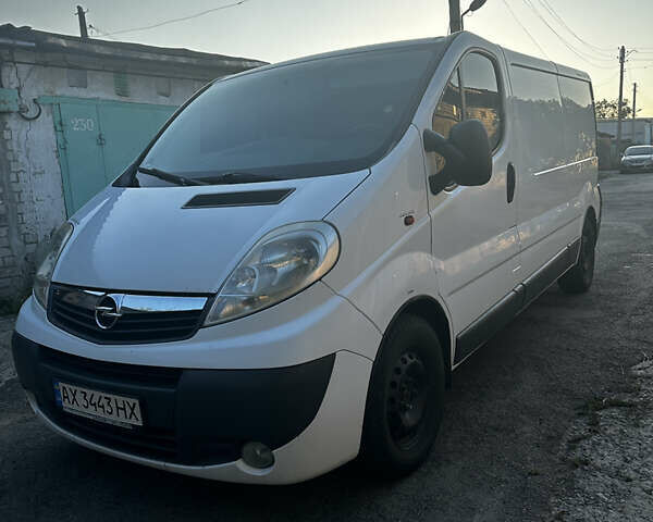 Білий Опель Віваро, об'ємом двигуна 2 л та пробігом 319 тис. км за 7999 $, фото 2 на Automoto.ua