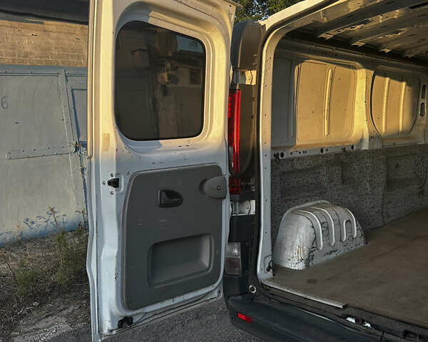 Білий Опель Віваро, об'ємом двигуна 2 л та пробігом 319 тис. км за 7999 $, фото 9 на Automoto.ua