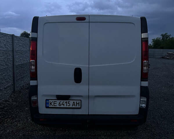 Белый Опель Виваро, объемом двигателя 2 л и пробегом 256 тыс. км за 10500 $, фото 2 на Automoto.ua