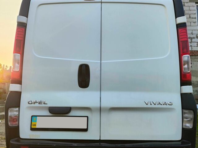 Белый Опель Виваро, объемом двигателя 2 л и пробегом 285 тыс. км за 11700 $, фото 3 на Automoto.ua