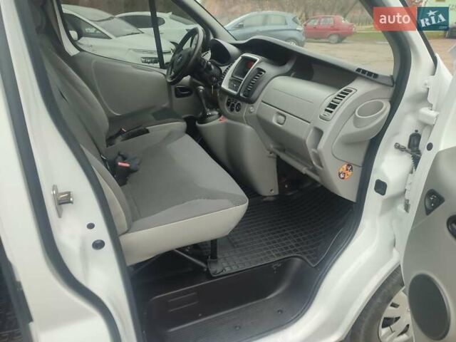 Білий Опель Віваро, об'ємом двигуна 2.5 л та пробігом 197 тис. км за 14600 $, фото 15 на Automoto.ua