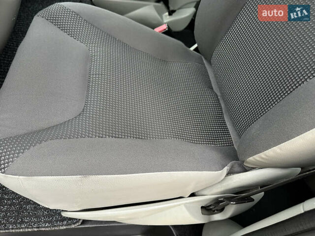 Белый Опель Виваро, объемом двигателя 2 л и пробегом 284 тыс. км за 13500 $, фото 56 на Automoto.ua