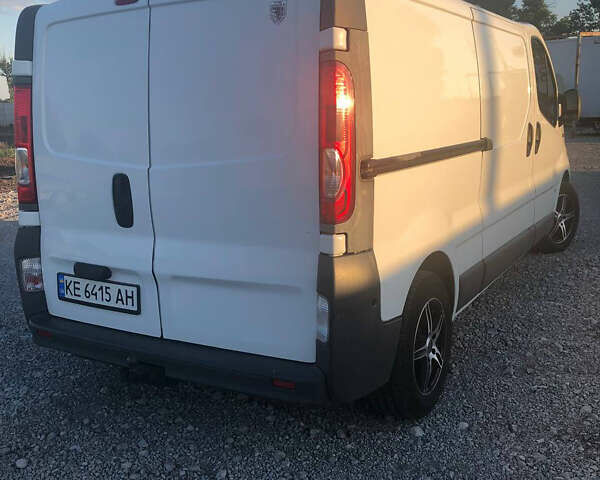 Белый Опель Виваро, объемом двигателя 2 л и пробегом 256 тыс. км за 10500 $, фото 13 на Automoto.ua