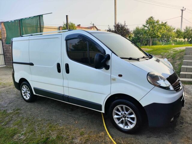 Белый Опель Виваро, объемом двигателя 2 л и пробегом 285 тыс. км за 11700 $, фото 2 на Automoto.ua