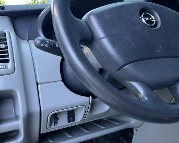 Опель Віваро 2011 у Луцьку на Automoto.ua Білий Опель Віваро, об'ємом двигуна 2 л та пробігом 130 тис. км за 11200 $, фото 9 на Automoto.ua